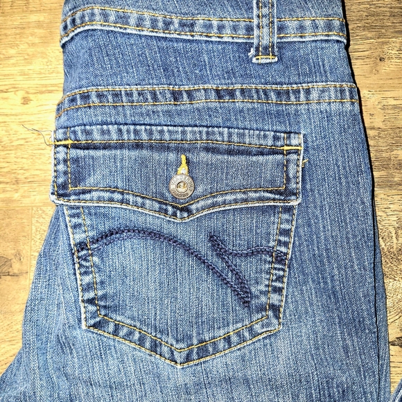 Gloria Vanderbilt Size 8P Medium Rise Boot cut jeans - Picture 3 of 6